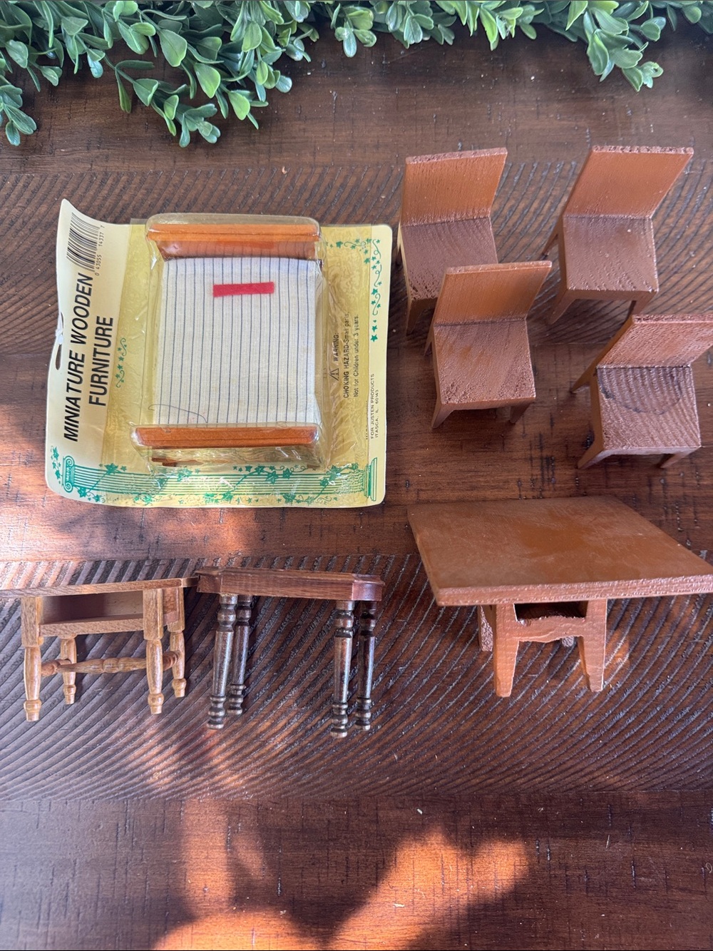 Large Bundle of Vintage Dollhouse Furniture/Miniatures - Picture 2 of 4